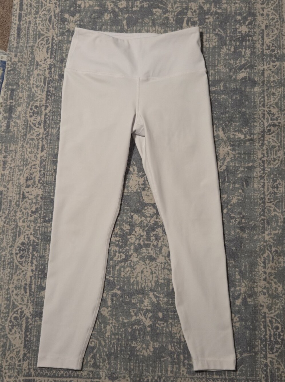 Medium white leggings 90 degrees by reflex, runs small, no pockets